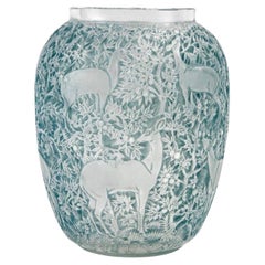 1932 René Lalique, Vase original Biches Verre dépoli à patine bleue