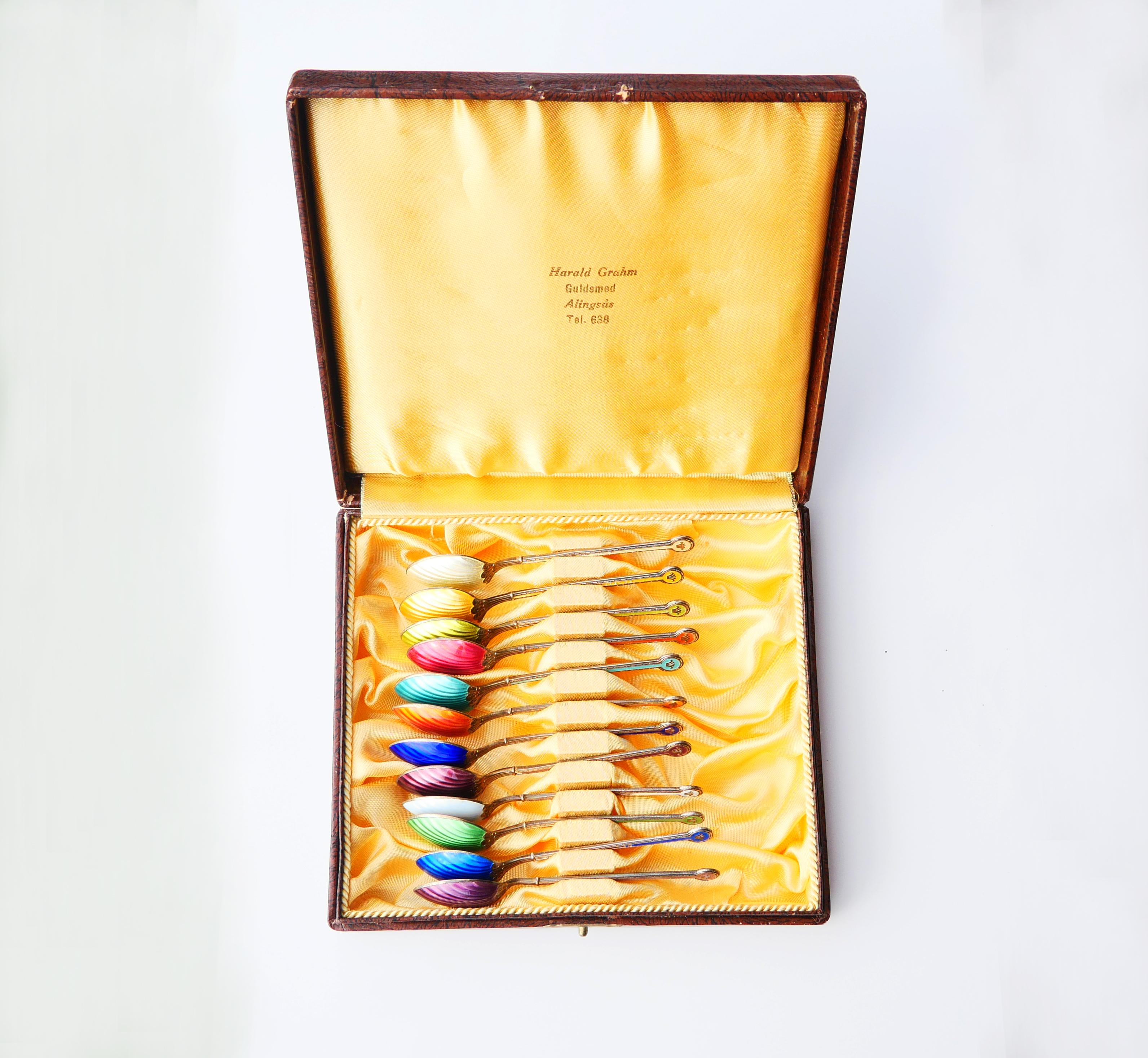 1933 Boxed Set Ice-cream Tea Coffee Spoons solid 925 Sterling Silver / 125 gr For Sale 3