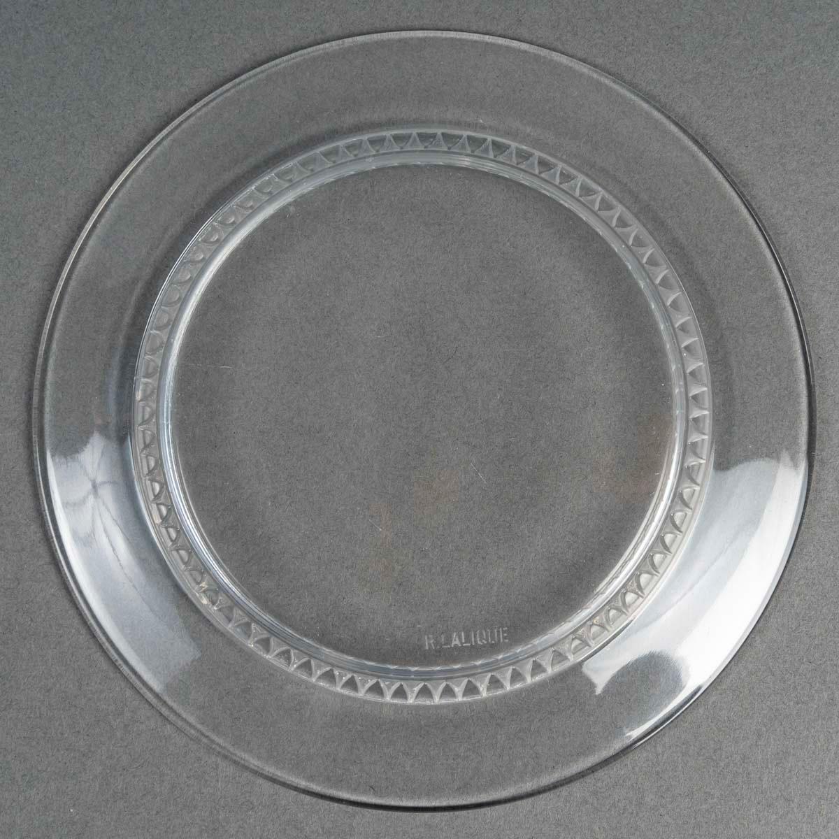 1933 René Lalique - Art Deco Dinner Service Bourgueil Glass 8 Plats 8 Bols Bon état - En vente à Boulogne Billancourt, FR