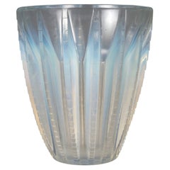 1933 René Lalique - Art Deco Vase Chamonix Opalescent Glass
