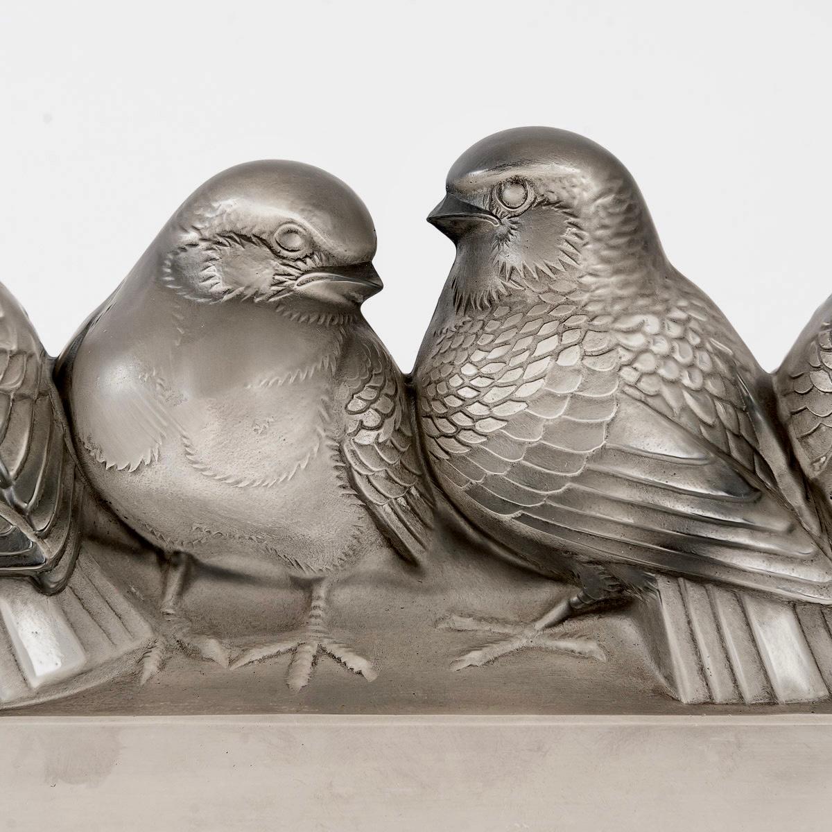 French 1933 René Lalique Groupe de Six Moineaux Decoration Frosted Glass Sparrow Statue