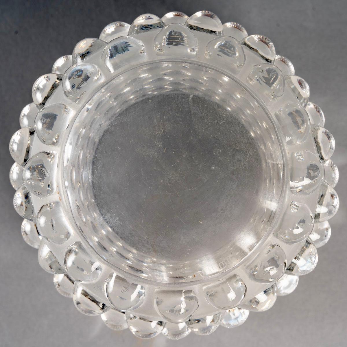1933 René Lalique, Original Mossi Vase Frosted Glass In Good Condition In Boulogne Billancourt, FR