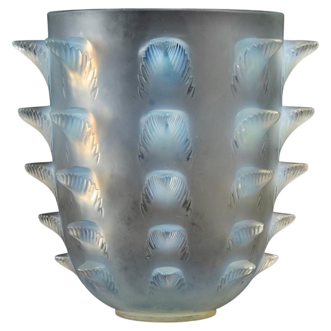1933 René Lalique, Vase Corinthe Opalescent Glass