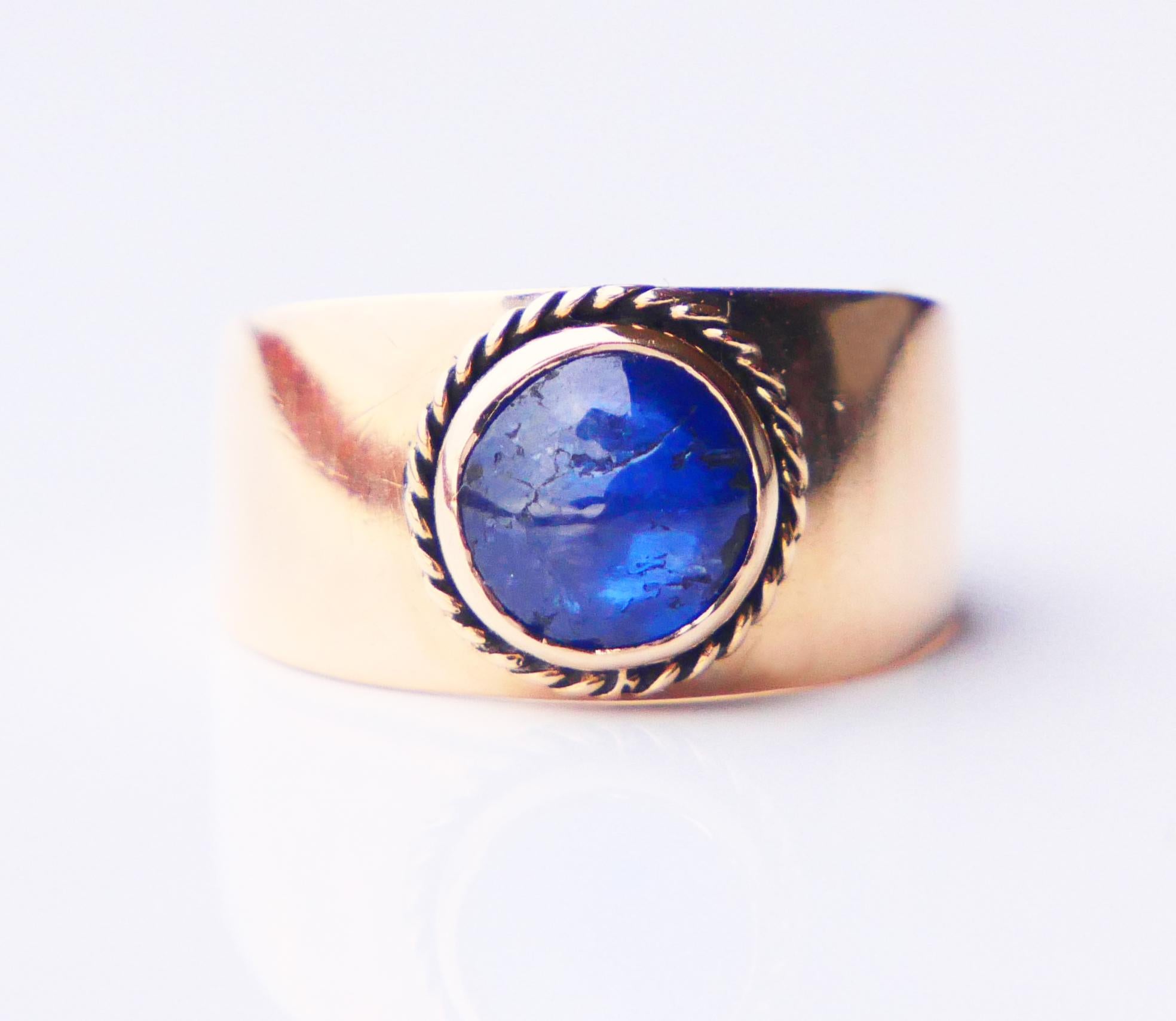 Ring for every day of unisex type for a little finger, in solid 18K Yellow Gold, neoclassical or renaissance styled with a wider band and wired 