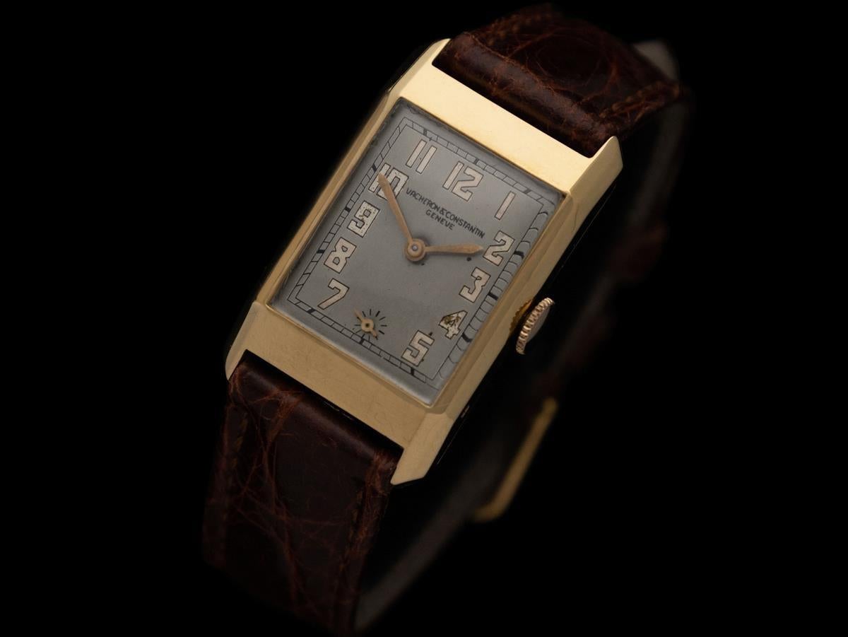 1933 Vacheron & Constantin Vintage Mens Art Deco Rectangular Watch - 18K Gold In Good Condition For Sale In Suwanee, GA