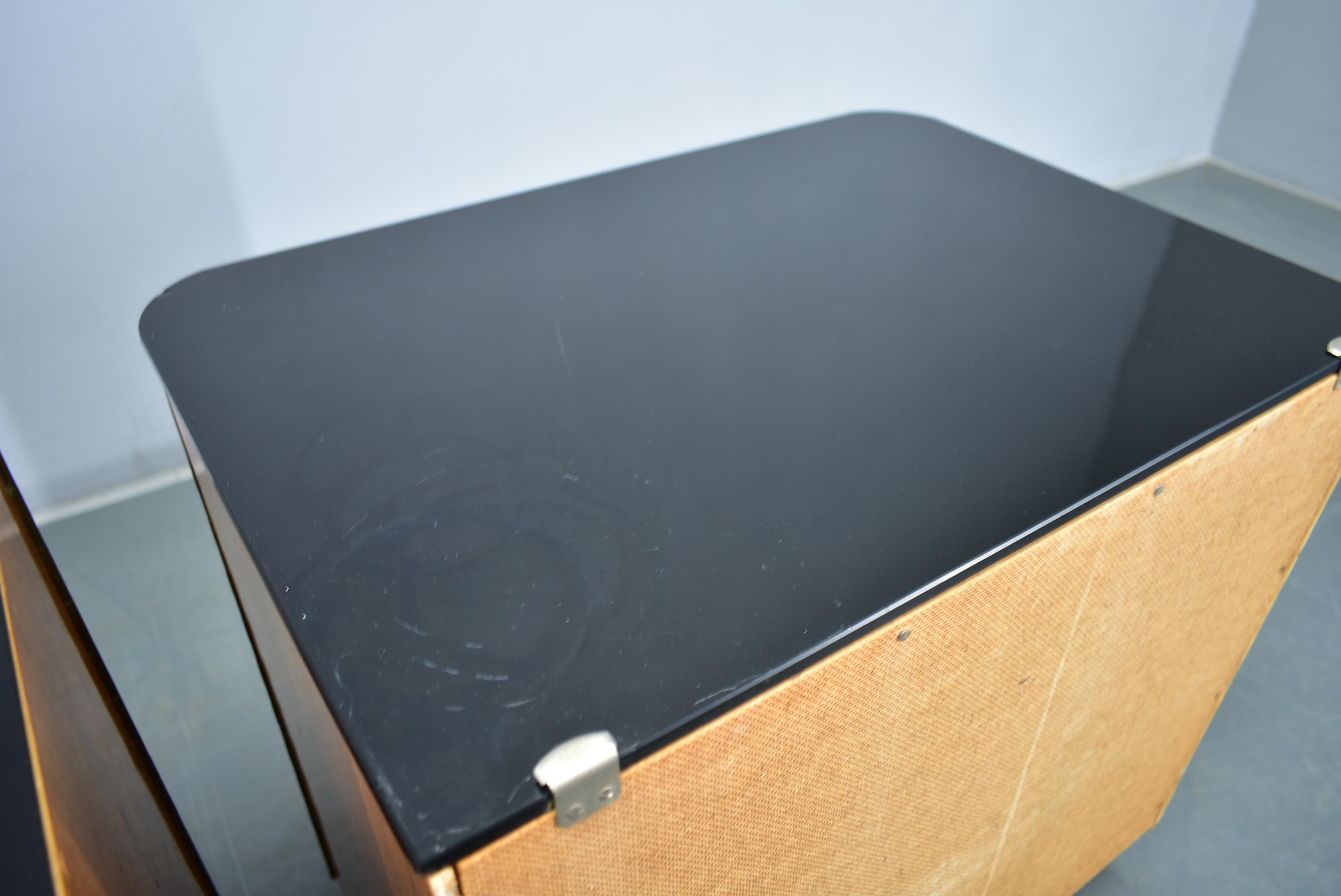 1933s Pair of Art Deco Bedside Tables, Czechoslovakia For Sale 7