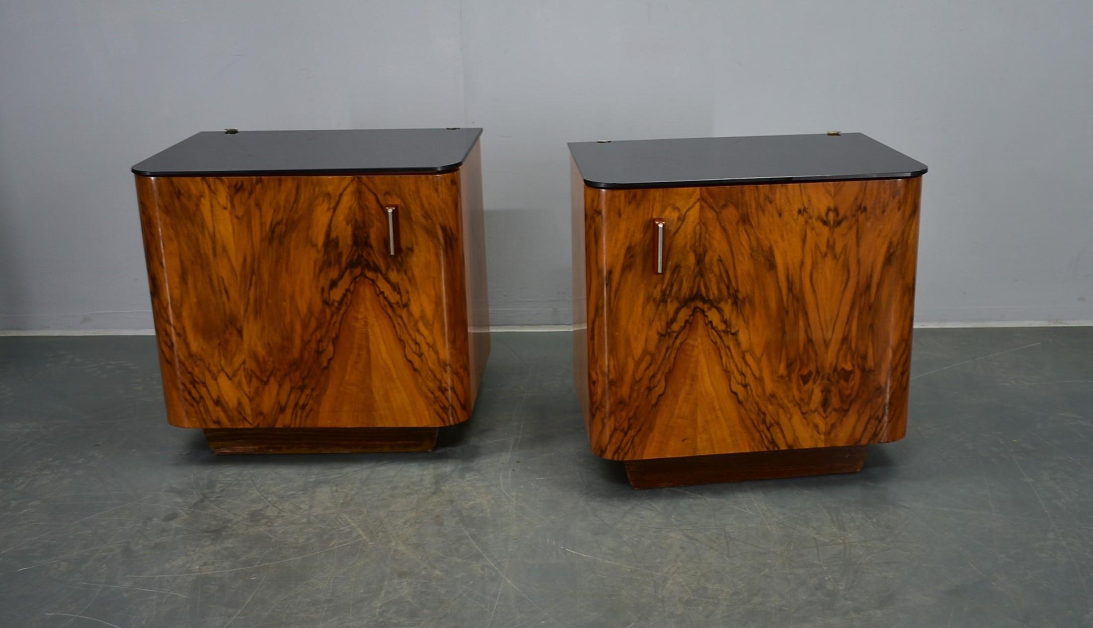 1933s Pair of Art Deco Bedside Tables, Czechoslovakia For Sale 14