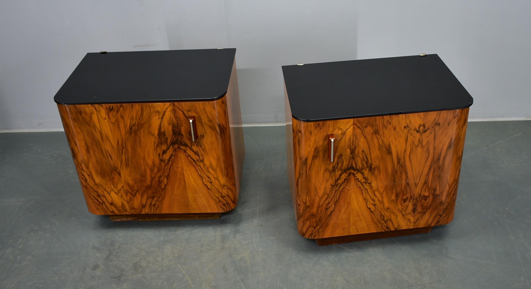 Good original condition .
Made in Czechoslovakia
Made of walnut wood
Polished
Cleaned.
used renovation oil