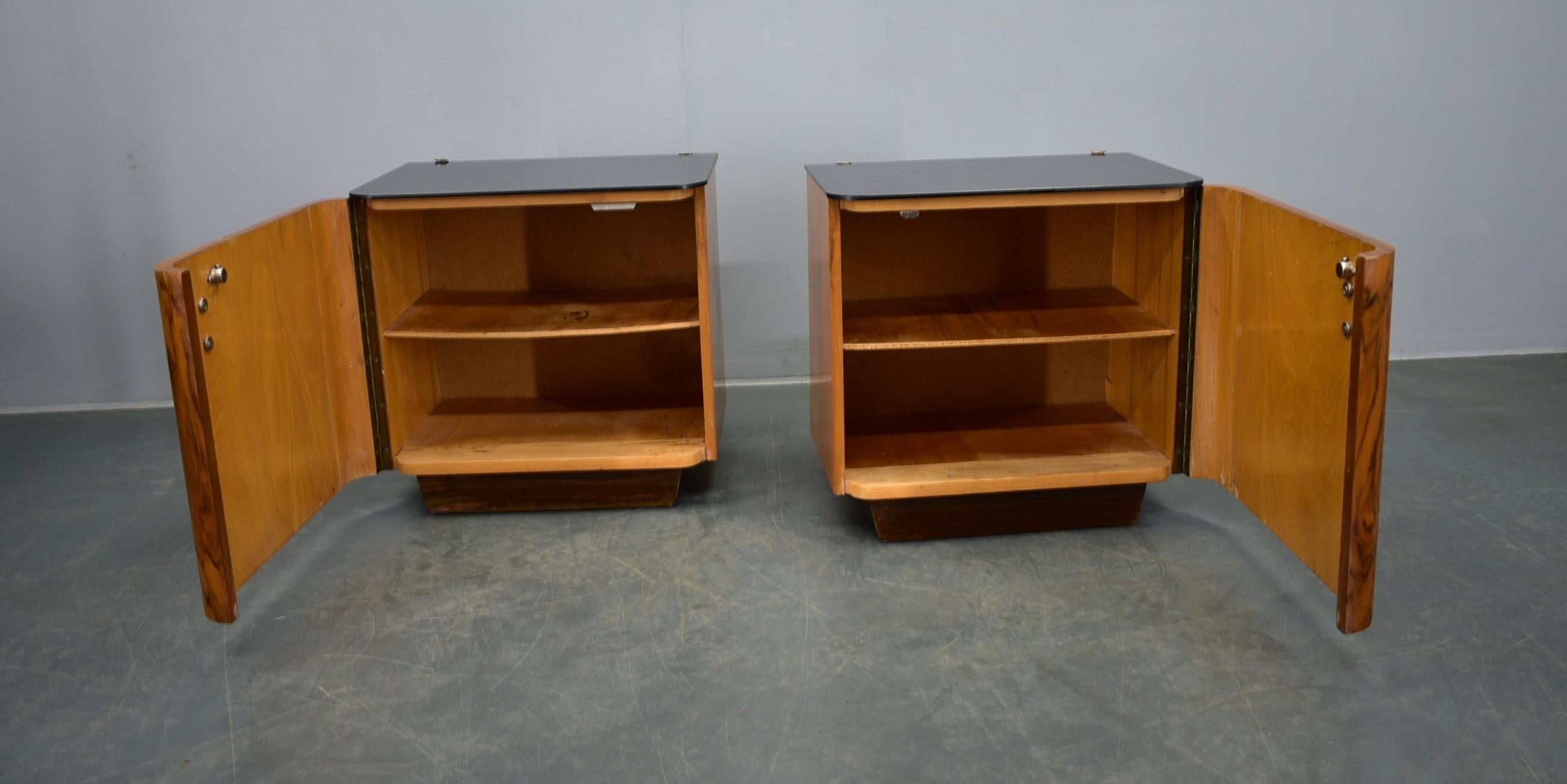 1933s Pair of Art Deco Bedside Tables, Czechoslovakia For Sale 2
