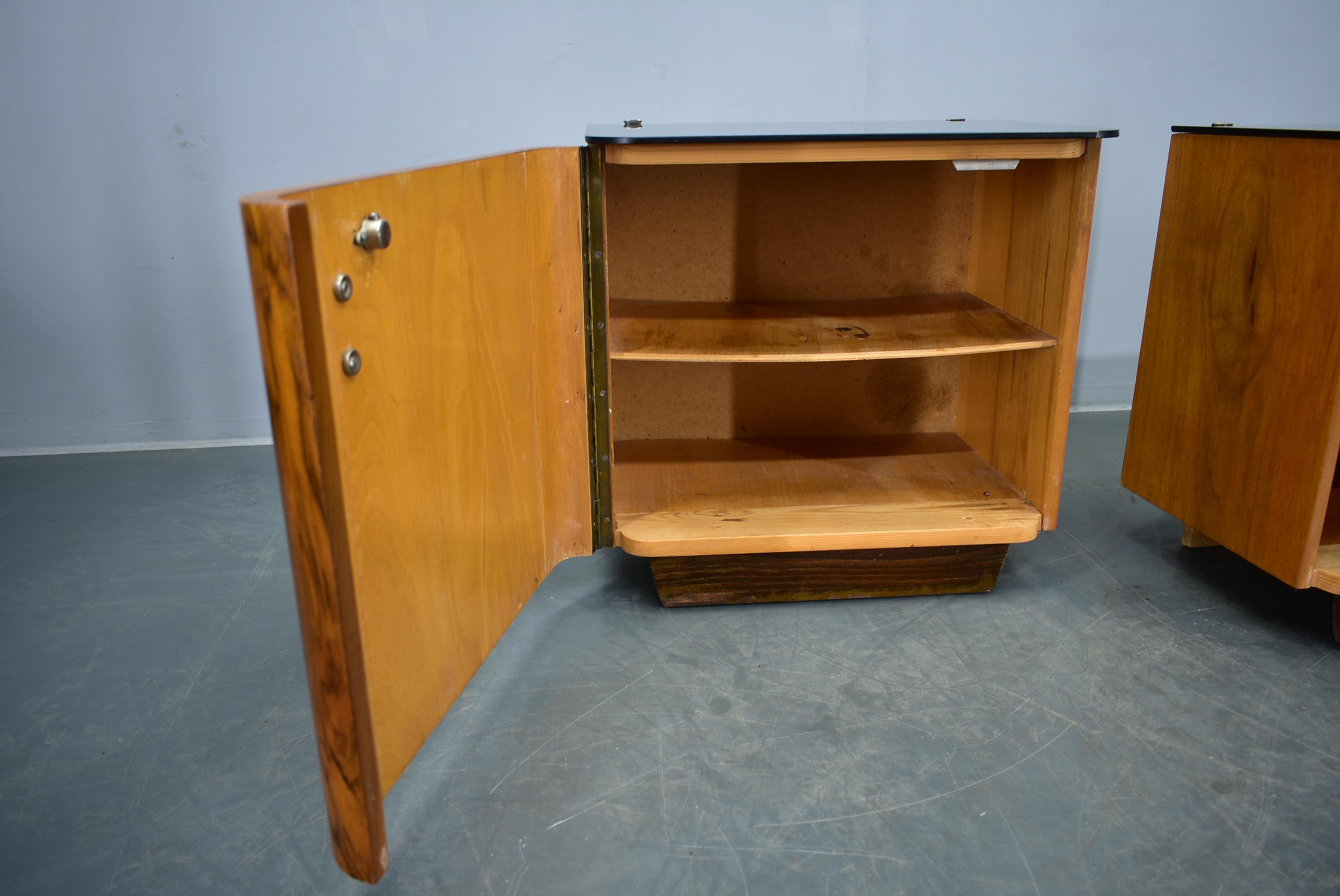 1933s Pair of Art Deco Bedside Tables, Czechoslovakia For Sale 3