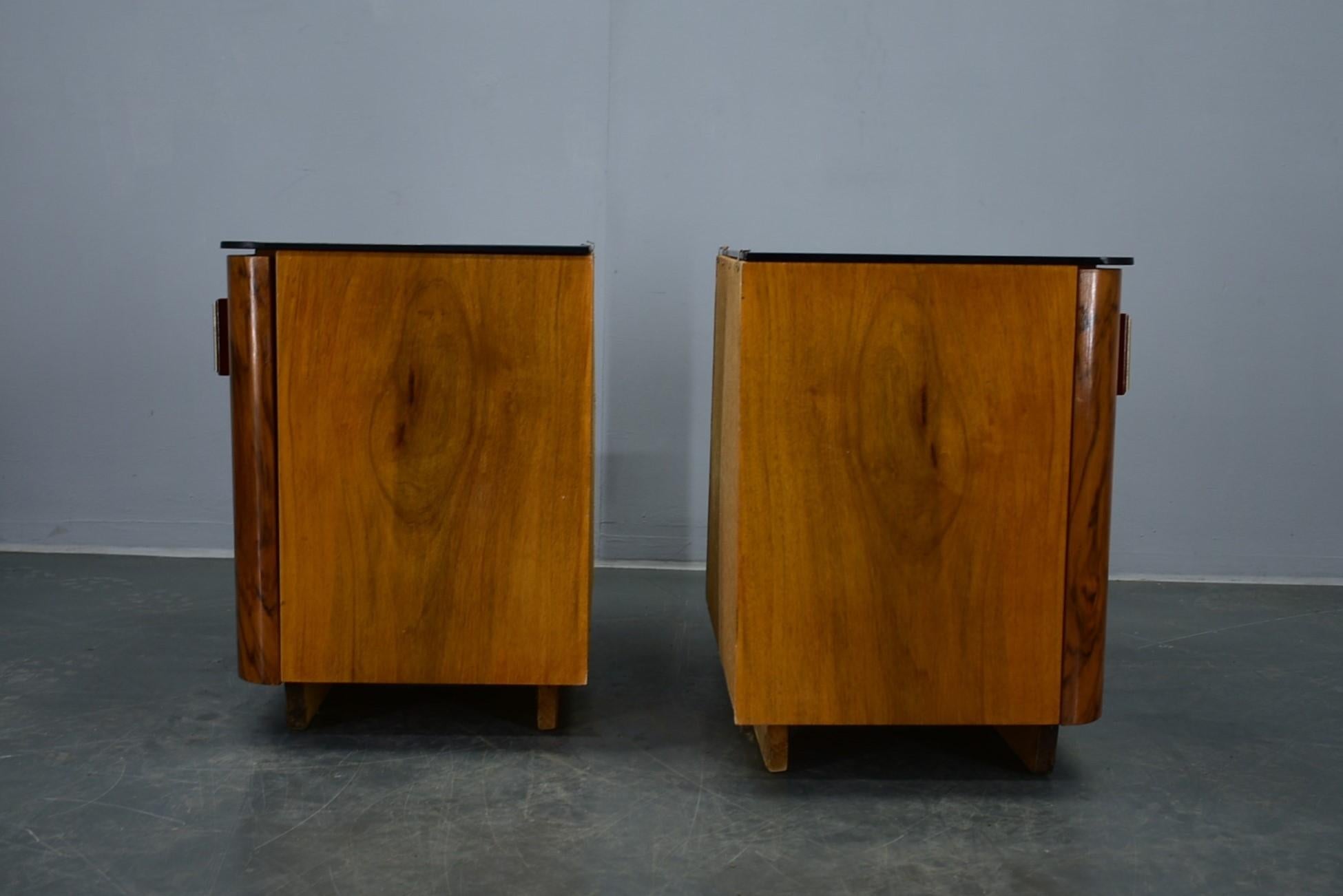1933s Pair of Art Deco Bedside Tables, Czechoslovakia For Sale 4