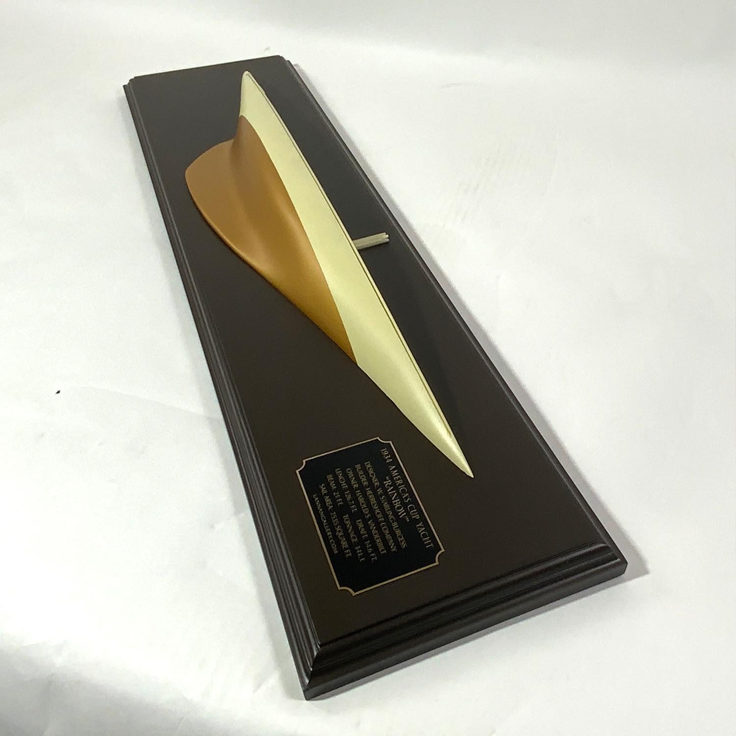 Americas Cup Yacht Regenbogen-Halbmodell, 1934 im Angebot 2