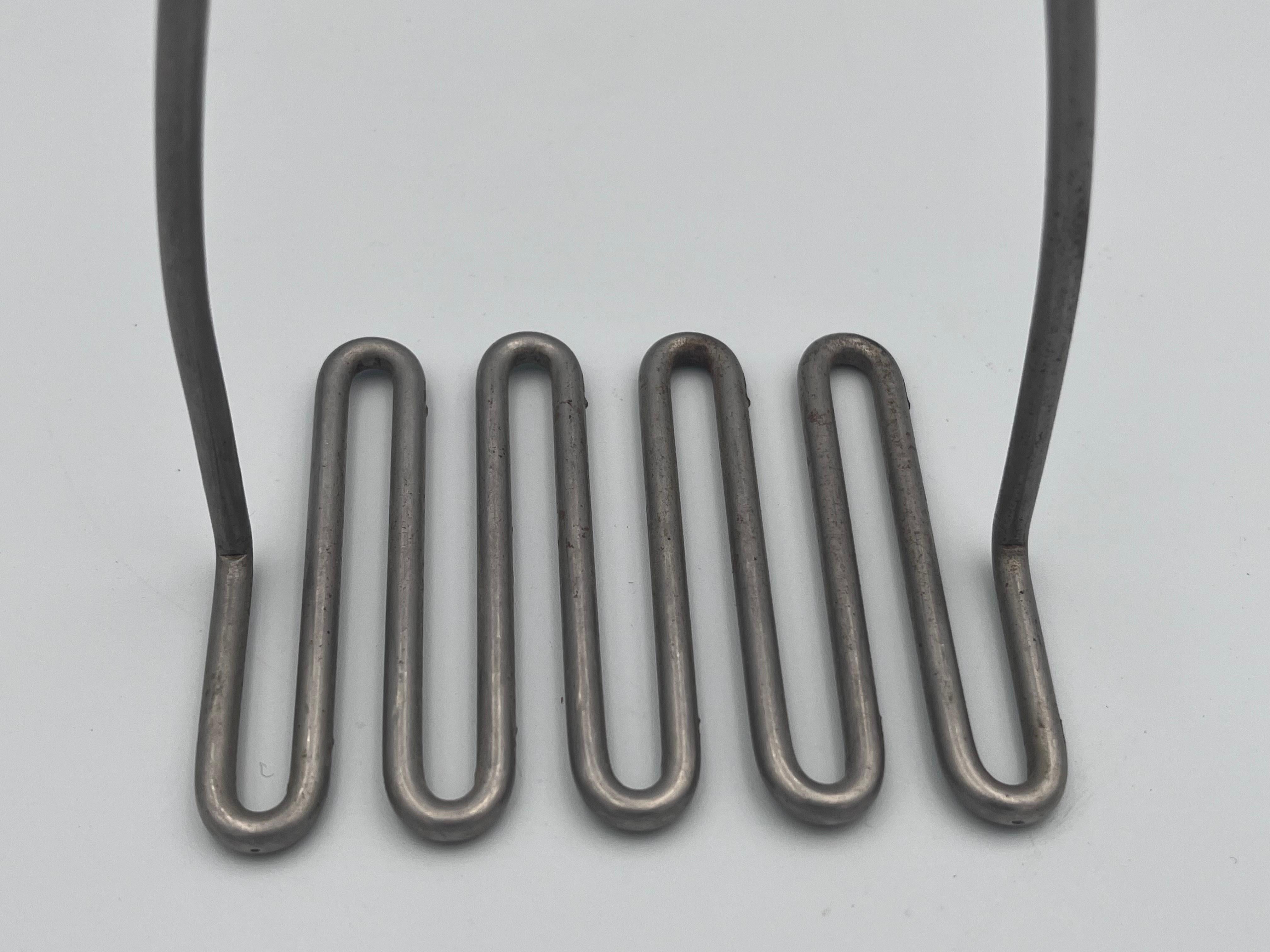 Schiacciapatate Art Deco Henry Dreyfuss Co del 1934 nella Collezione del Met in vendita 4
