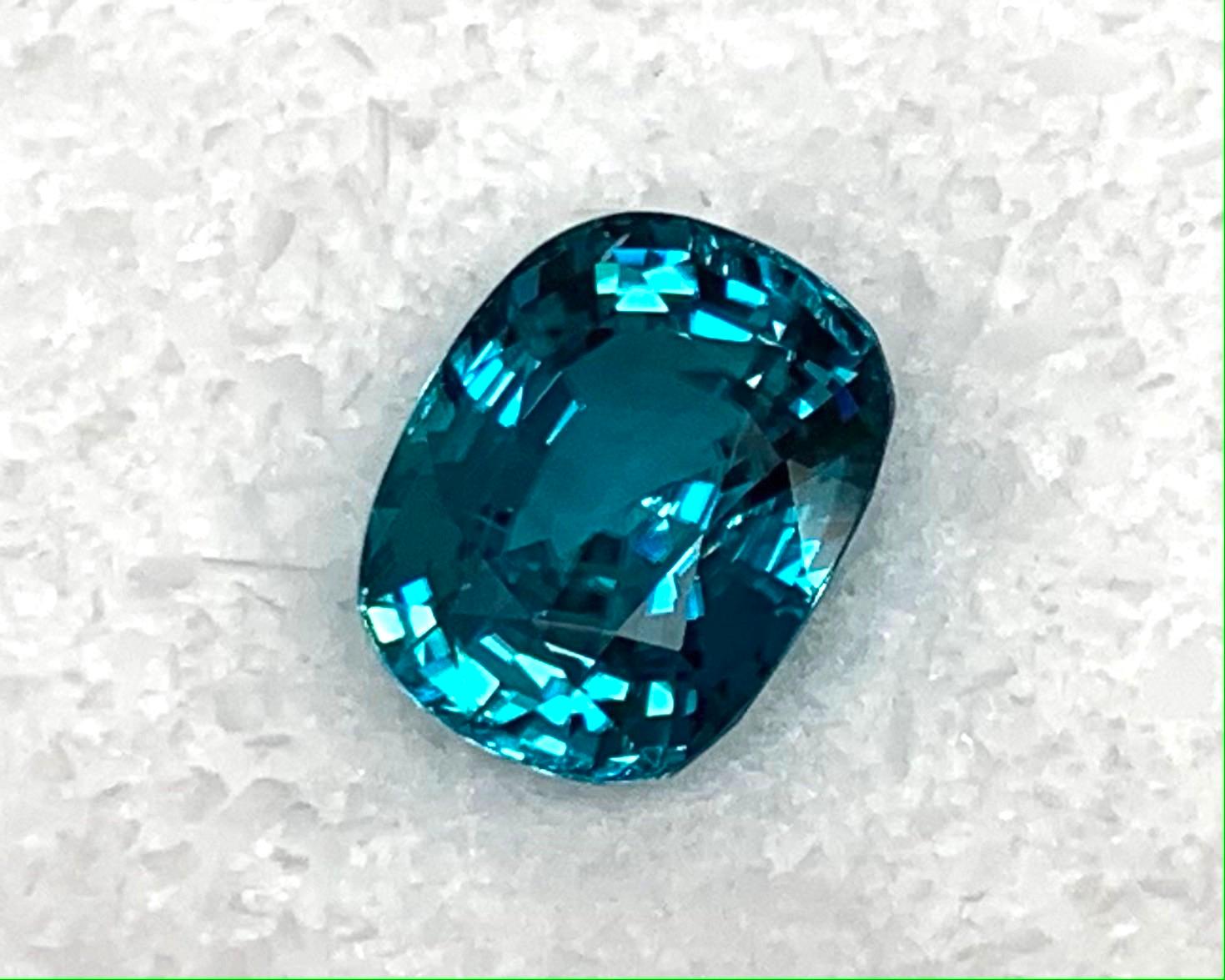 Taglio cuscino Zircone blu da 19,34 carati a cuscino, gemma sciolta non incastonata in vendita