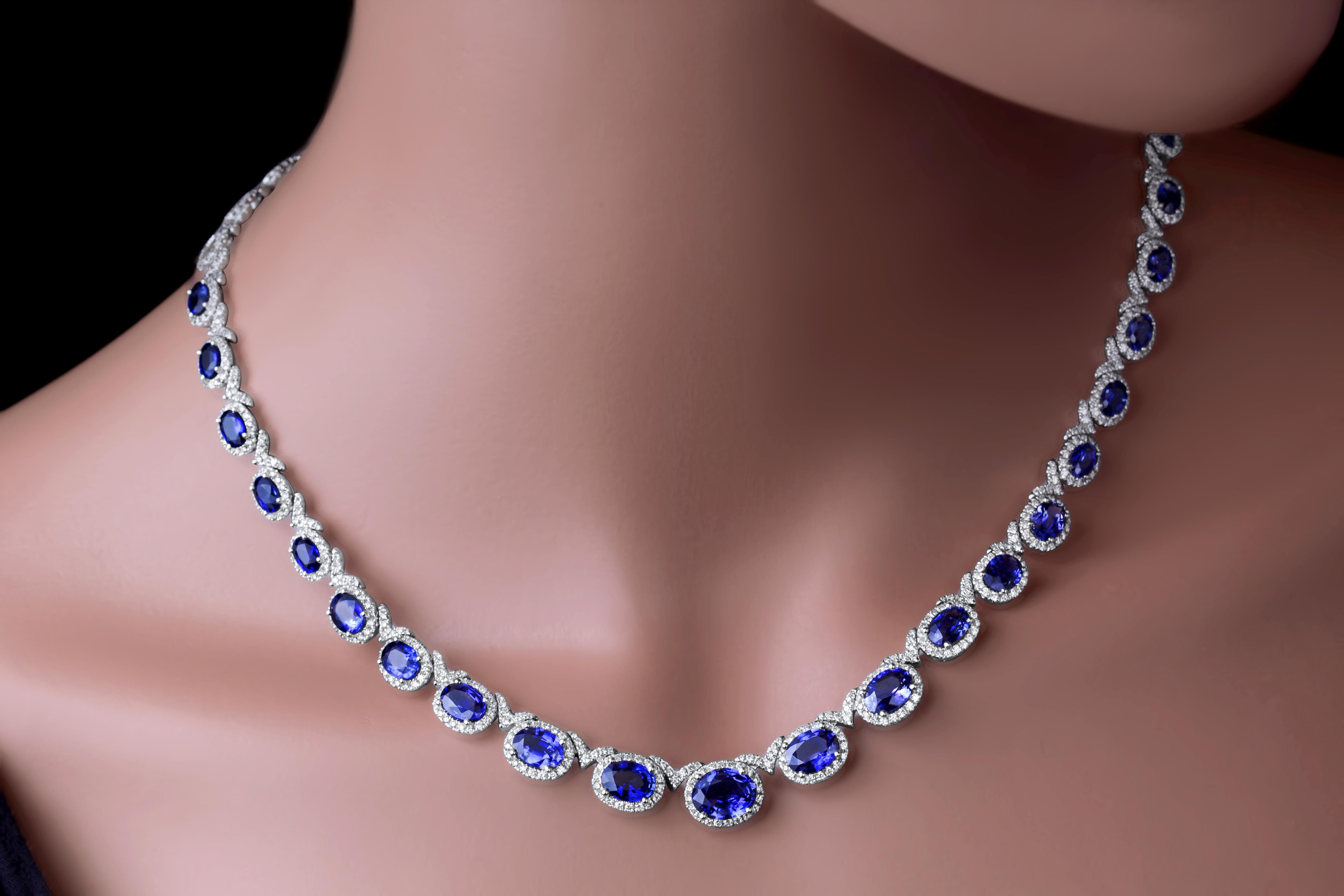 19.34 Ct Vivid Blue Oval Cut Sapphire and 5.65 Ct Diamond Necklace in 18W ref71 In New Condition For Sale In New York, NY