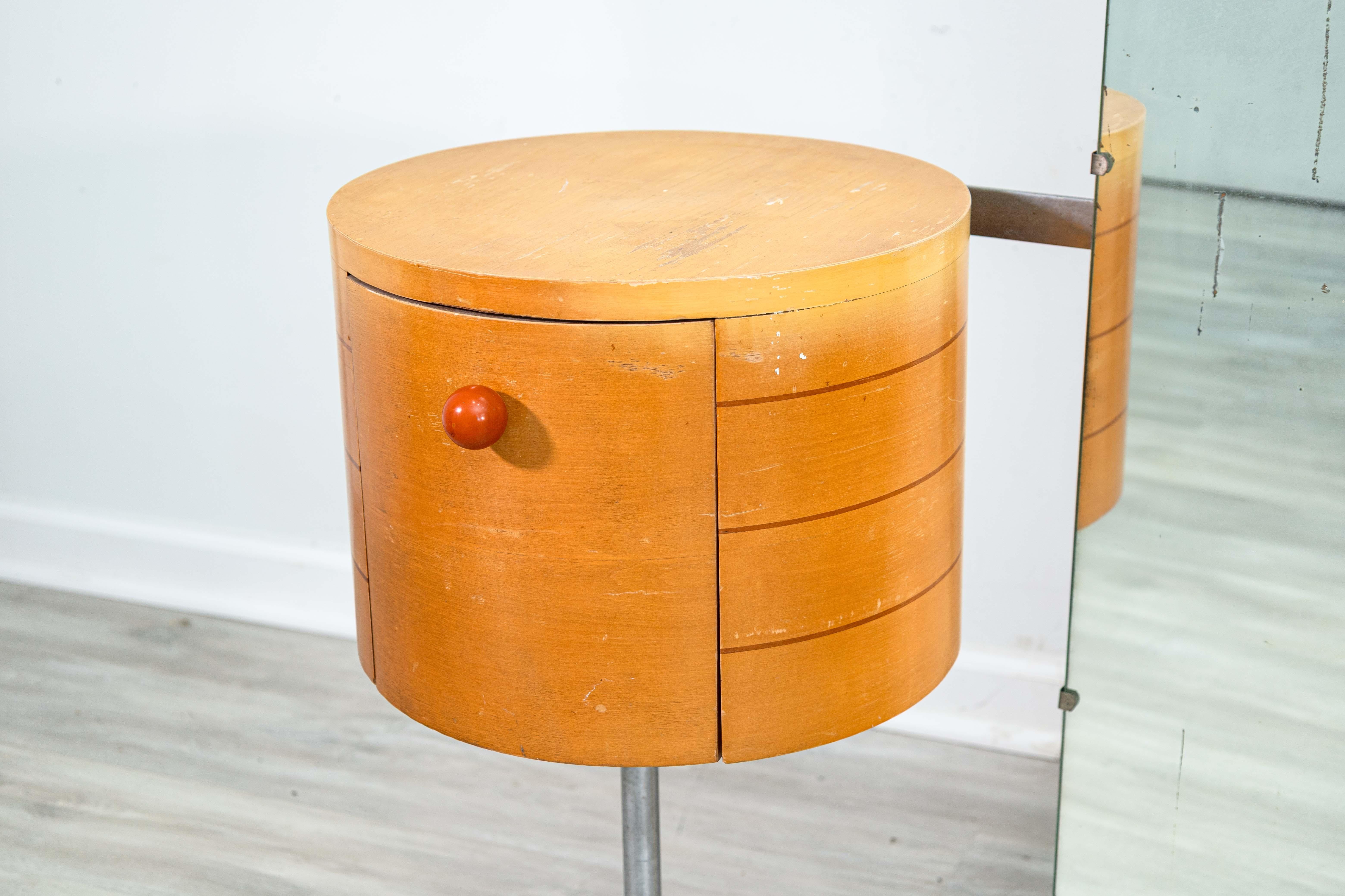 1934 Gilbert Rohde para Herman Miller Furniture Co. Tocador de tambor Mod con espejo siglo XX en venta