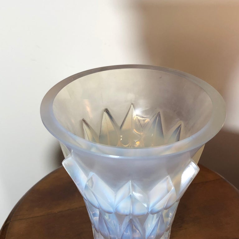 1934 René Lalique Art Deco Feuilles Vase in Opalescent Glass, Leaves at