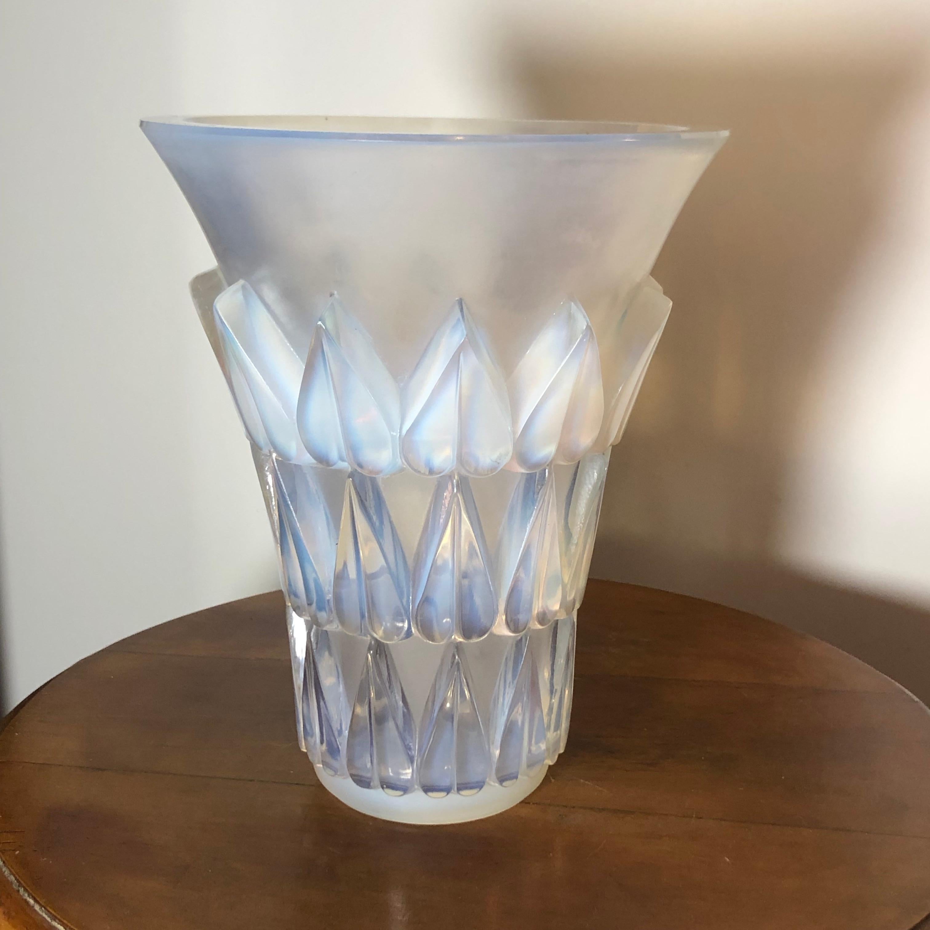 French 1934 René Lalique Art Deco Feuilles Vase in Opalescent Glass, Leaves