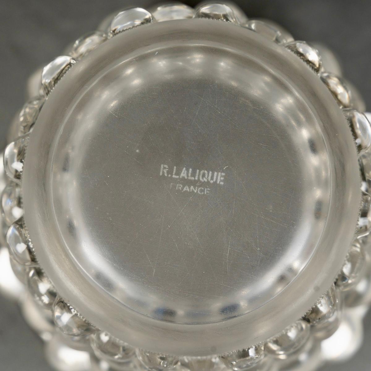 1934 René Lalique Jarrón Art Déco Bammako Vidrio de Bamako Moldeado en venta
