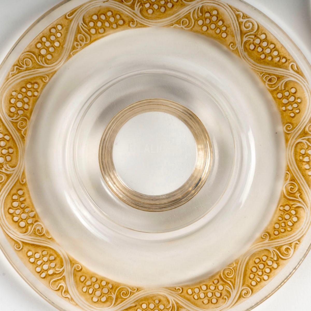 1934 René Lalique - Coppia di candelieri in vetro con patina color seppia In condizioni buone in vendita a Boulogne Billancourt, FR
