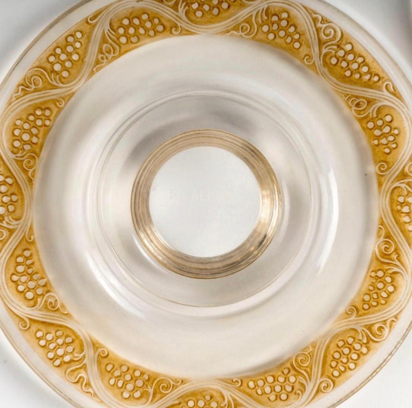 1934 René Lalique - Pair of Candlesticks Ricquewihr Glass with Sepia Patina In Good Condition For Sale In Boulogne Billancourt, FR