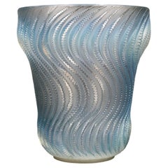 1934 René Lalique - Vase Actinia Verre opalescent Bleu Patina