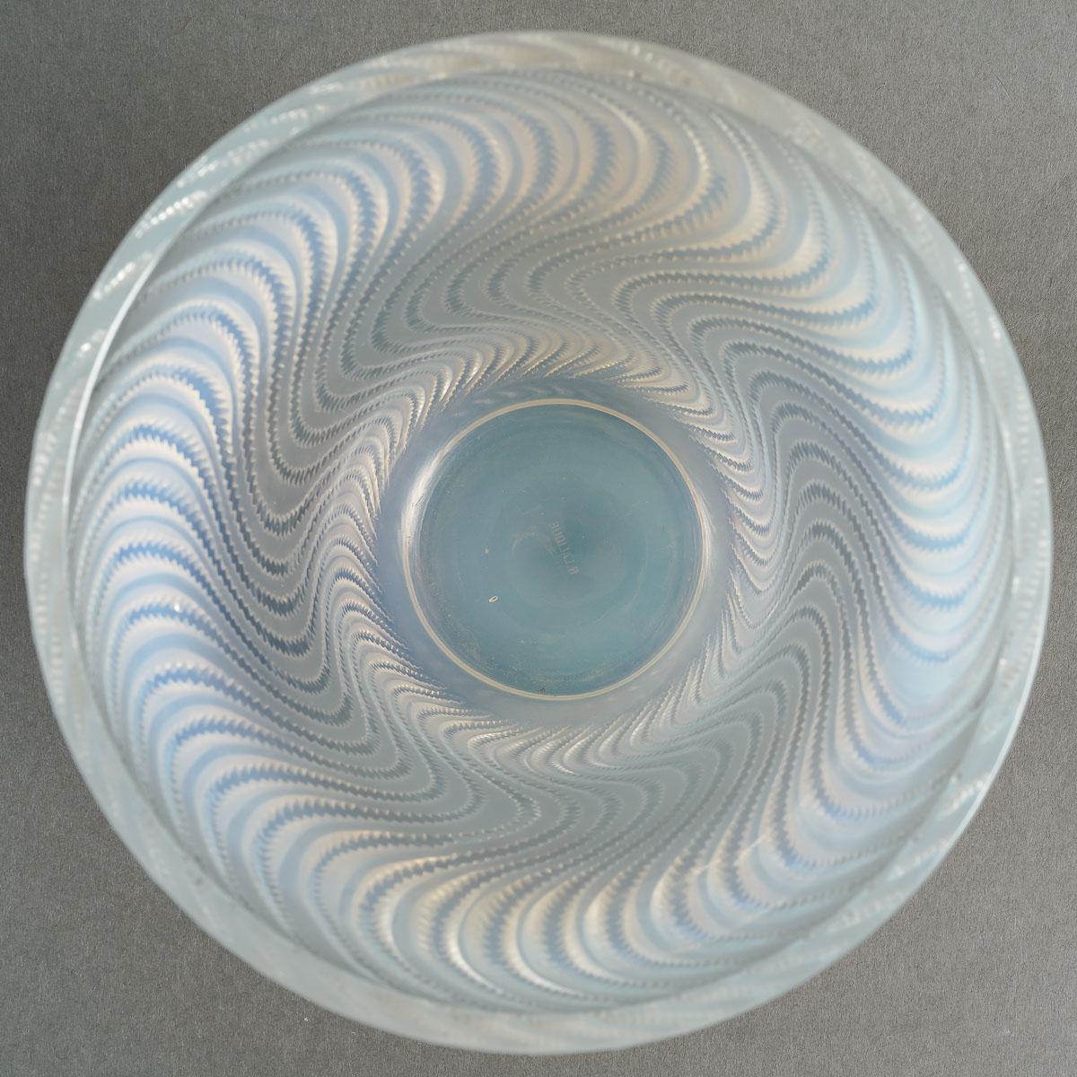 1934 René Lalique - Vase Actinia Opalescent Glass In Good Condition In Boulogne Billancourt, FR