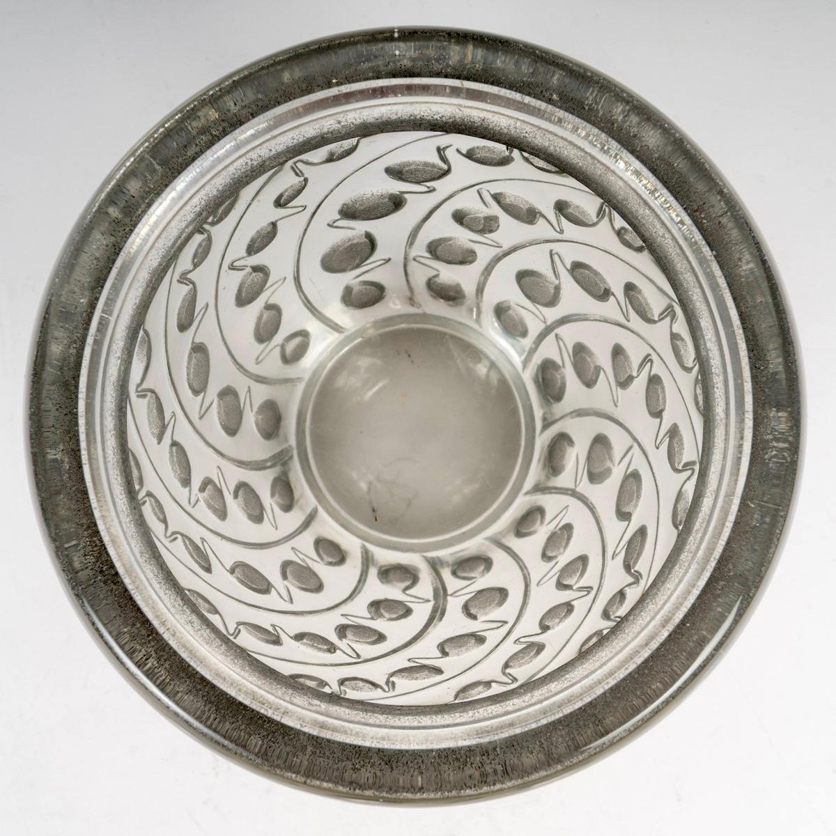 1934 René Lalique - Vase Art Deco Lemna Glas mit grauer Patina (Geformt)