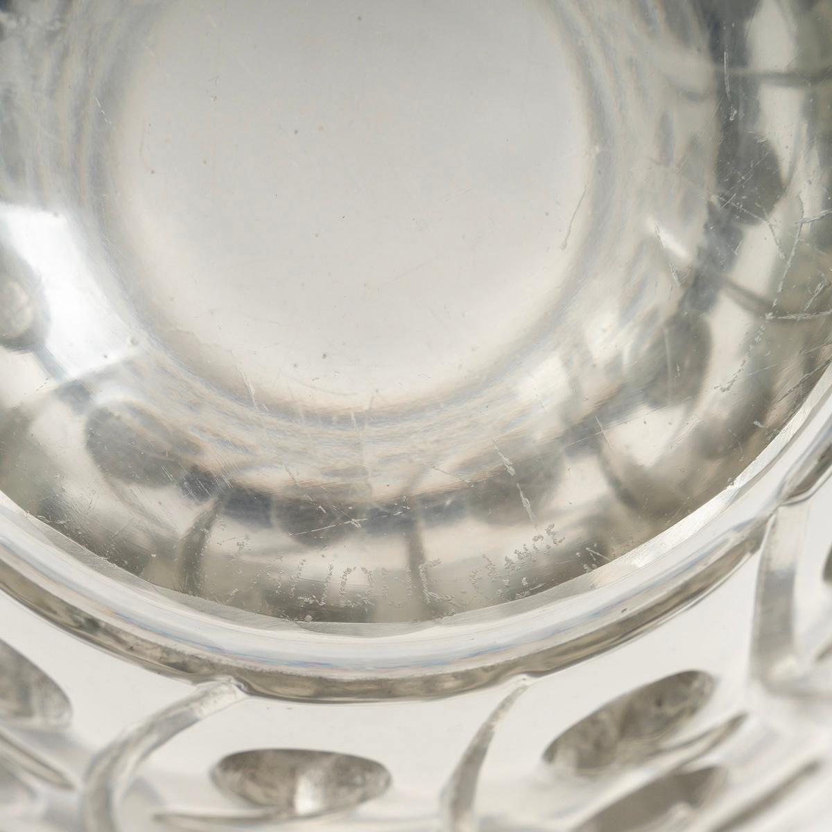 1934 René Lalique - Vase Art Deco Lemna Glas mit grauer Patina im Zustand „Gut“ in Boulogne Billancourt, FR