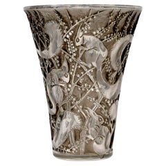 1934 Rene Lalique Vase Senart Eichhörnchen Glas mit grauer Patina