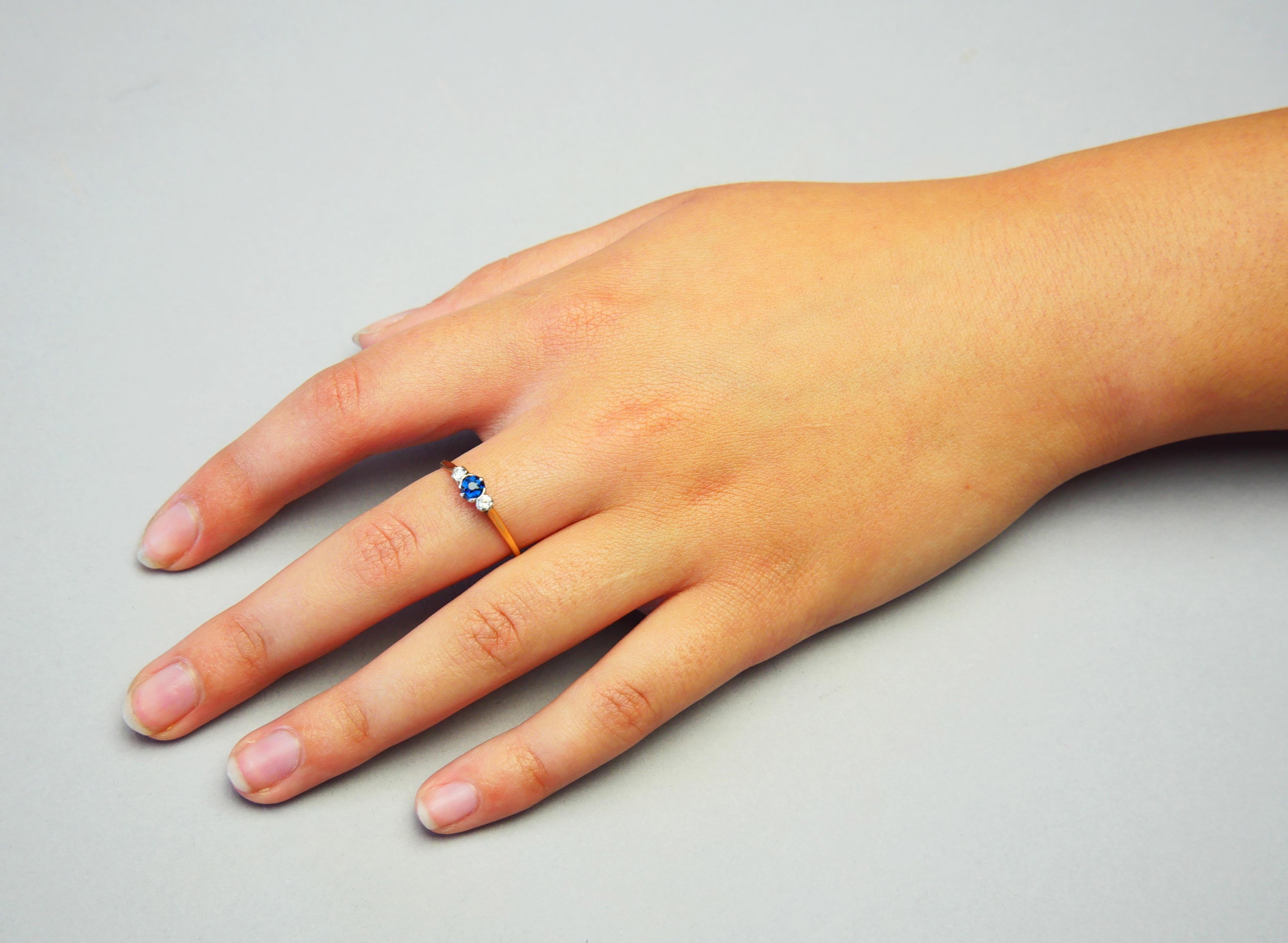 1934 Ring 3 stones 0.47 ct Sapphire Diamonds solid 18K Gold Ø US 8.75 / 1.6 gr For Sale 2