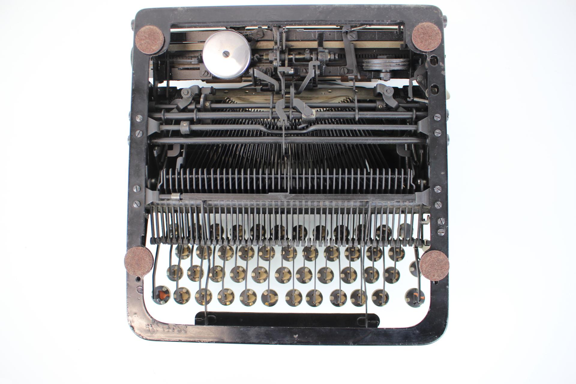 Typewriter Mirsa Ideal by Seidl and Naumann - Dresden - Germany, 1934 For Sale 3