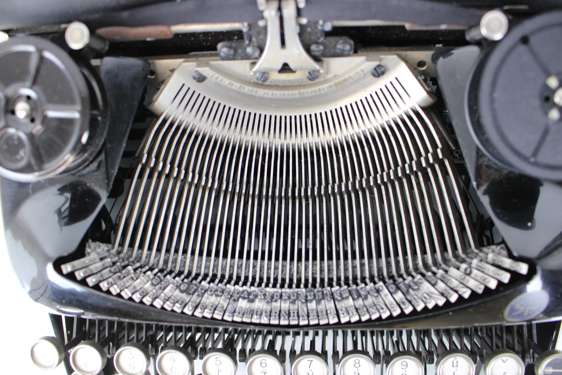 Typewriter Mirsa Ideal by Seidl and Naumann - Dresden - Germany, 1934 For Sale 2