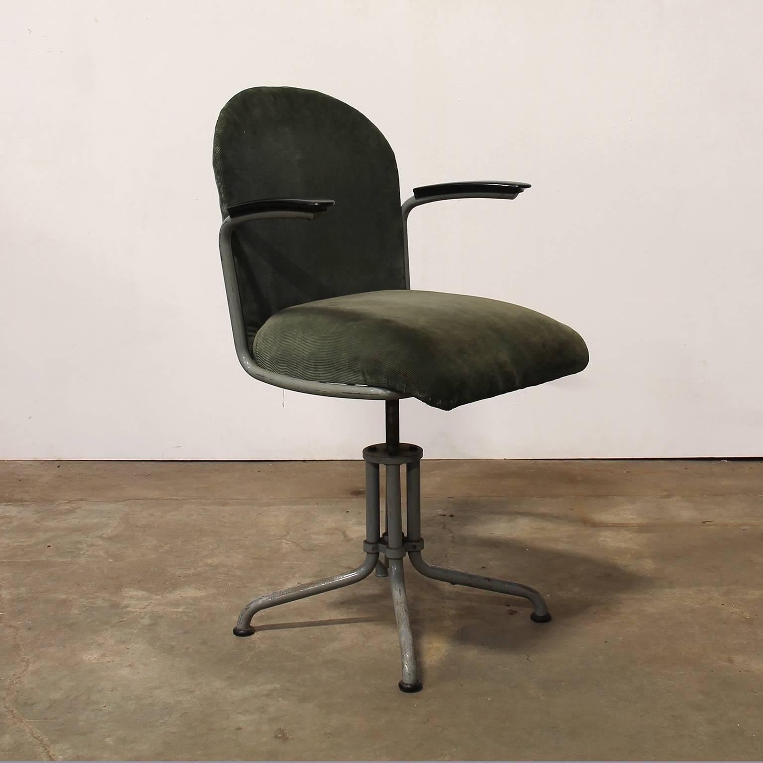 Desk chair with very rare grey painted base and with bakelite armrests, original upholstery in grey-green Manchester. The height is manual adjustable. The original upholstery is a beautiful grey/green color. The fabric shows some slight traces of