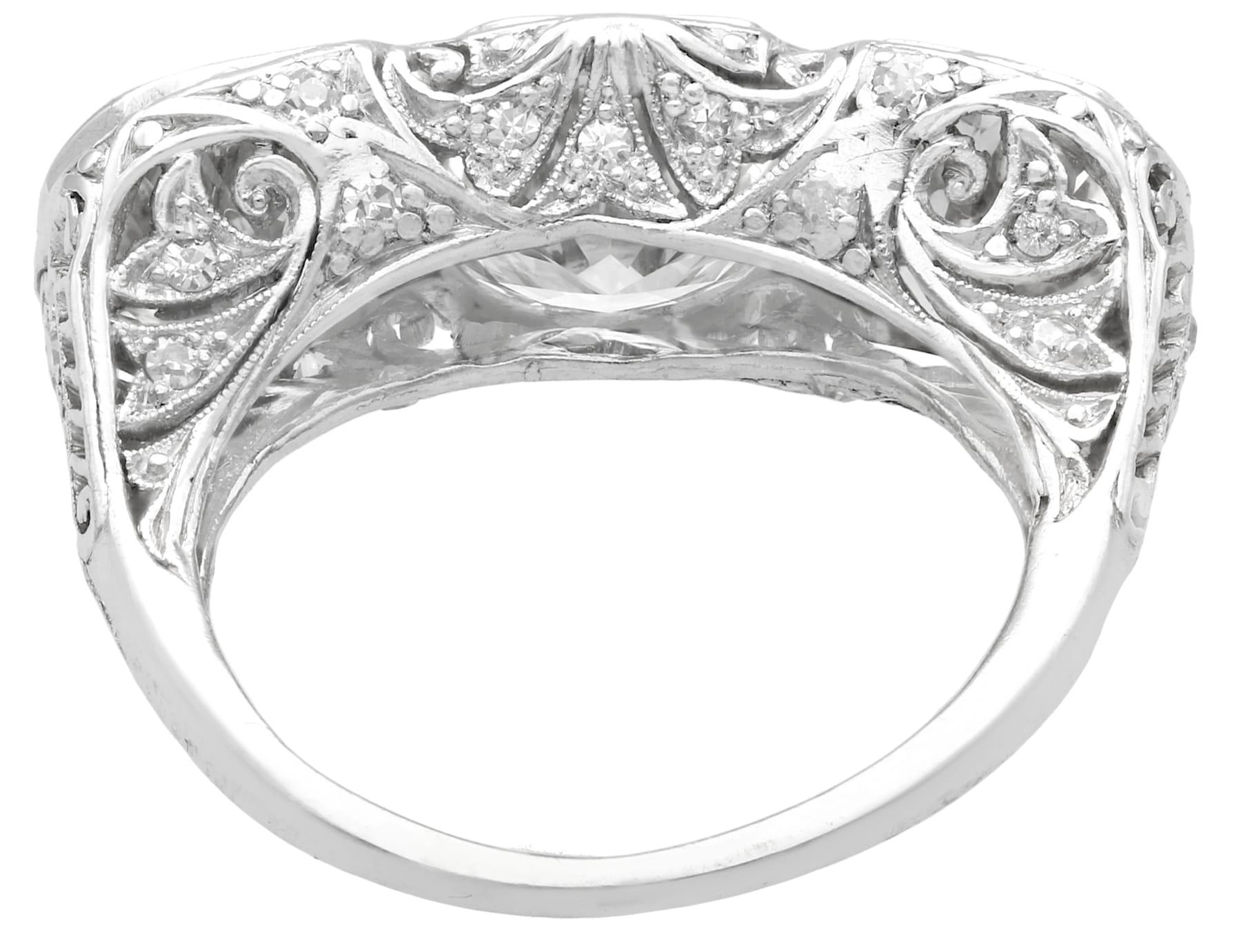 Antiker Trilogy-Ring aus Platin mit 4,75 Karat Diamanten, um 1935 für Damen oder Herren im Angebot