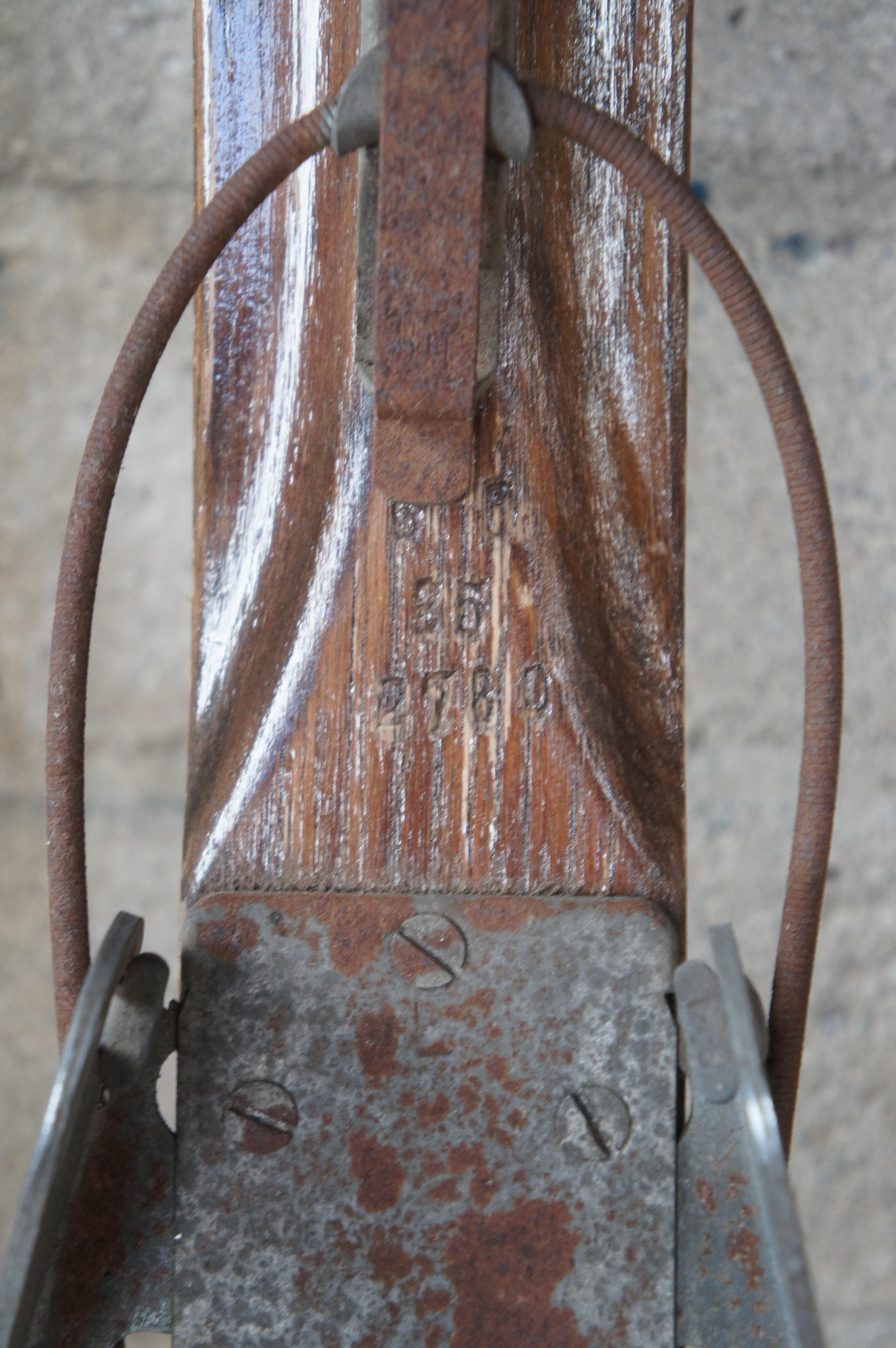 Metà XX secolo 1935 Sci da fondo in legno antico Oak 78