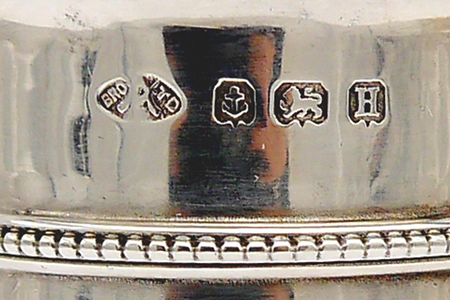 George III 1935 Art Deco British Adie Brothers Ltd Sterling Silver Spice Caster / 40gr For Sale