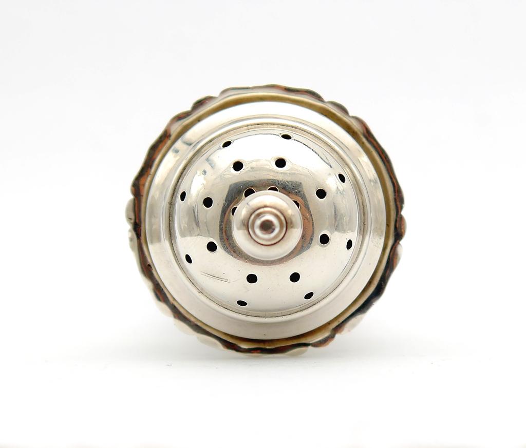 1935 Art Deco British Adie Brothers Ltd Sterling Silver Spice Caster / 40gr For Sale 1