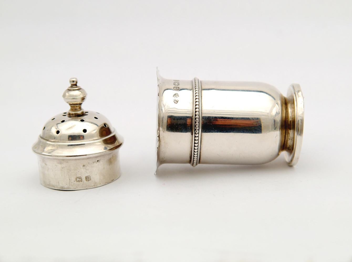 1935 Art Deco British Adie Brothers Ltd Sterling Silver Spice Caster / 40gr For Sale 2
