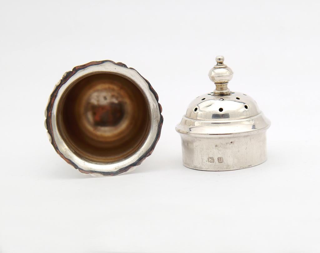 1935 Art Deco British Adie Brothers Ltd Sterling Silver Spice Caster / 40gr For Sale 3