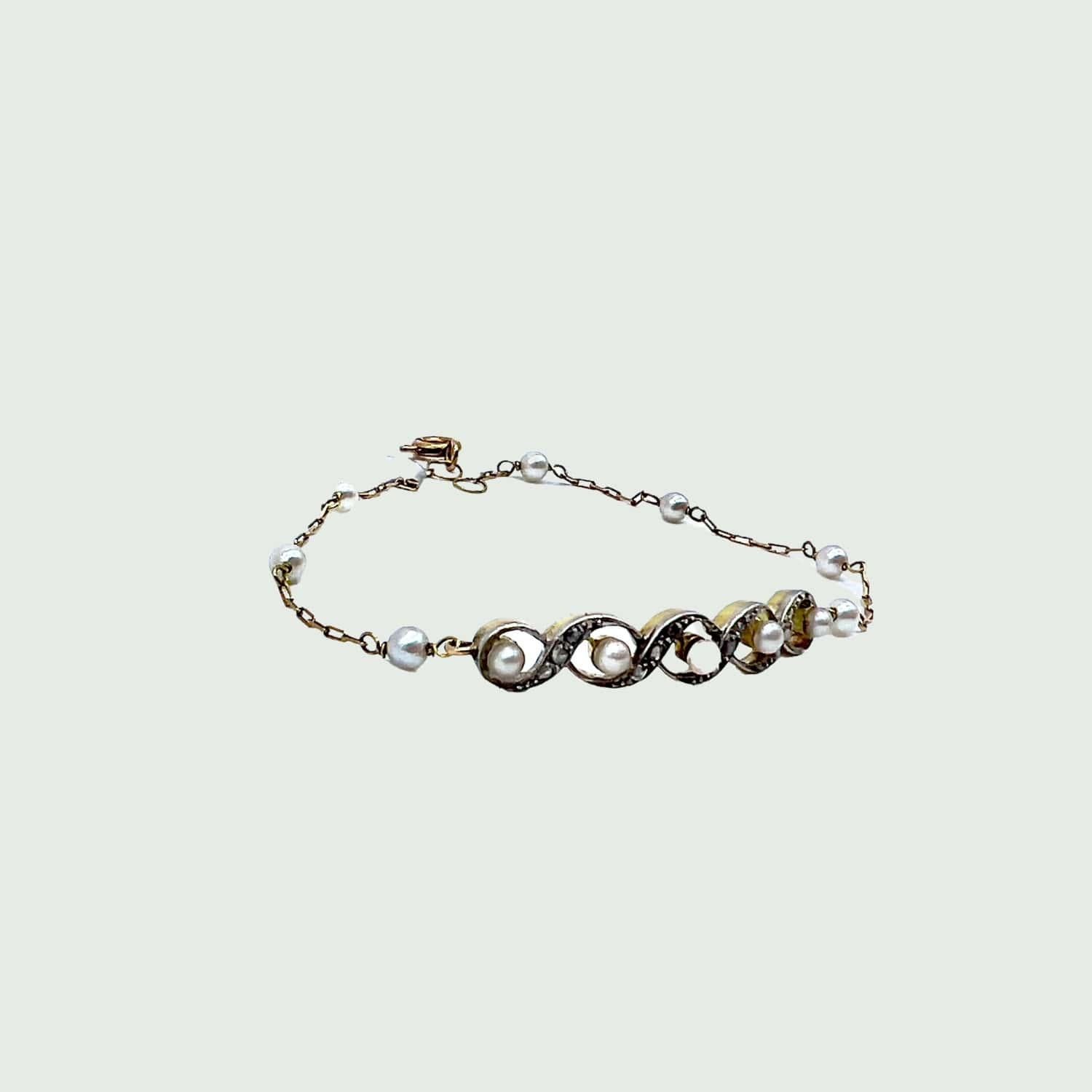 Women's 1935 Art Deco Style with Pearl and Diamonds Yellow Gold and Platinum Bracelet For Sale