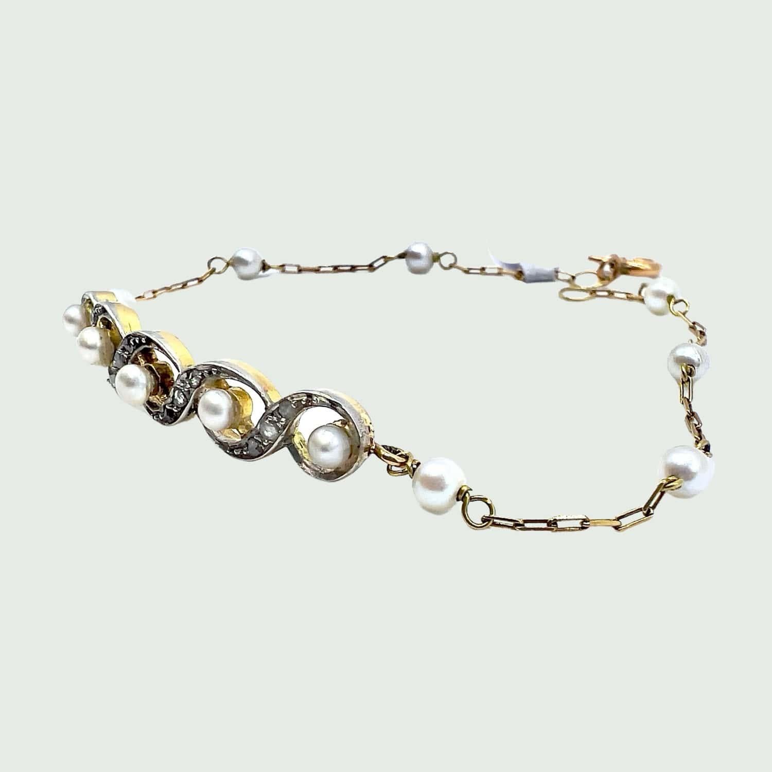 1935 Art Deco Style with Pearl and Diamonds Yellow Gold and Platinum Bracelet For Sale 1