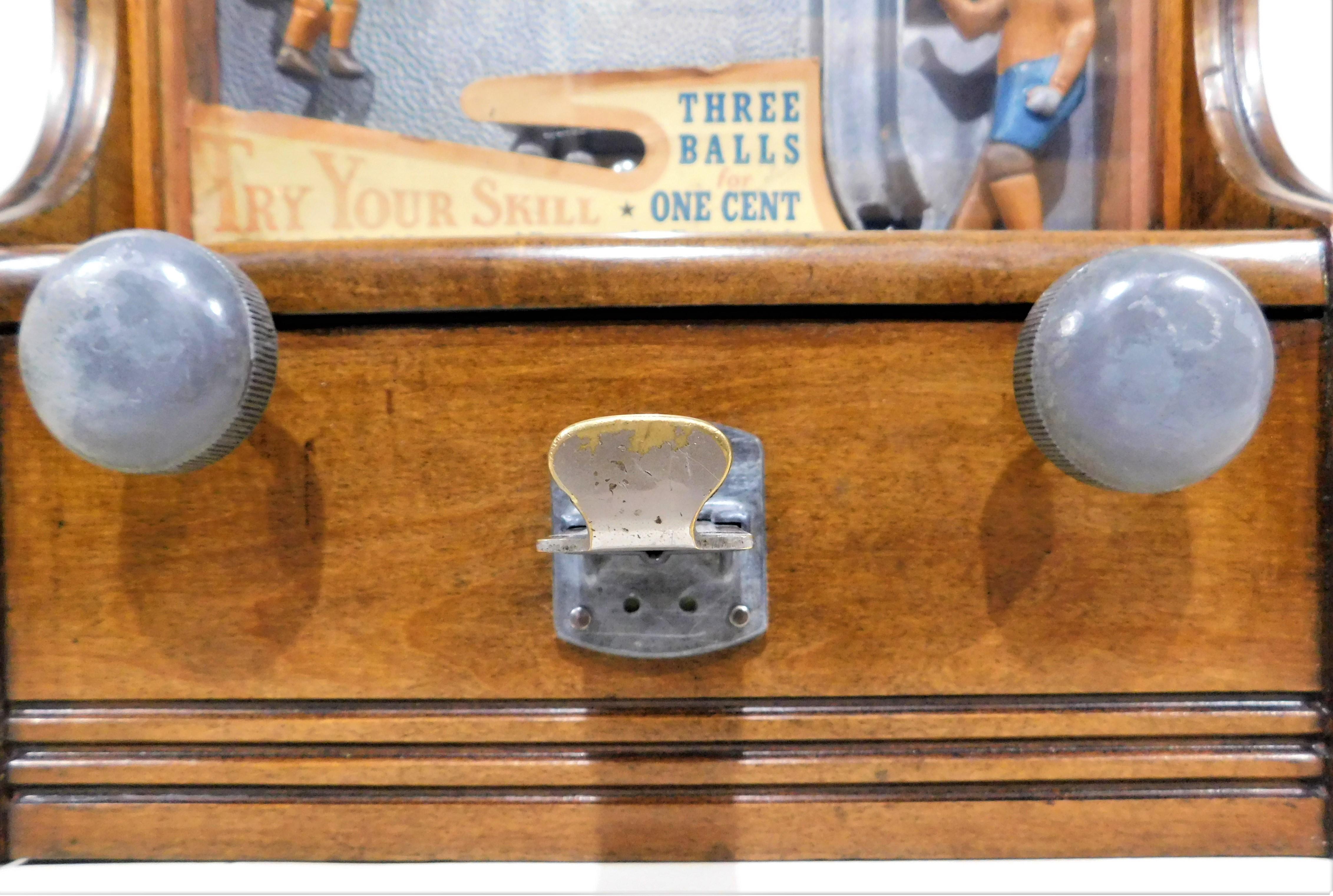 Joueur de football avec pièce de monnaie «cker and Catcher » opérant en 1935 par Baker Co. U.S.A. 7