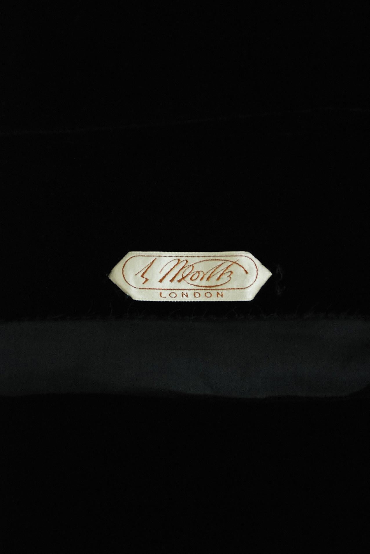 Vintage 1930s Worth Haute Couture Beaded Black Velvet & Silk Billow-Sleeve Dress For Sale 2