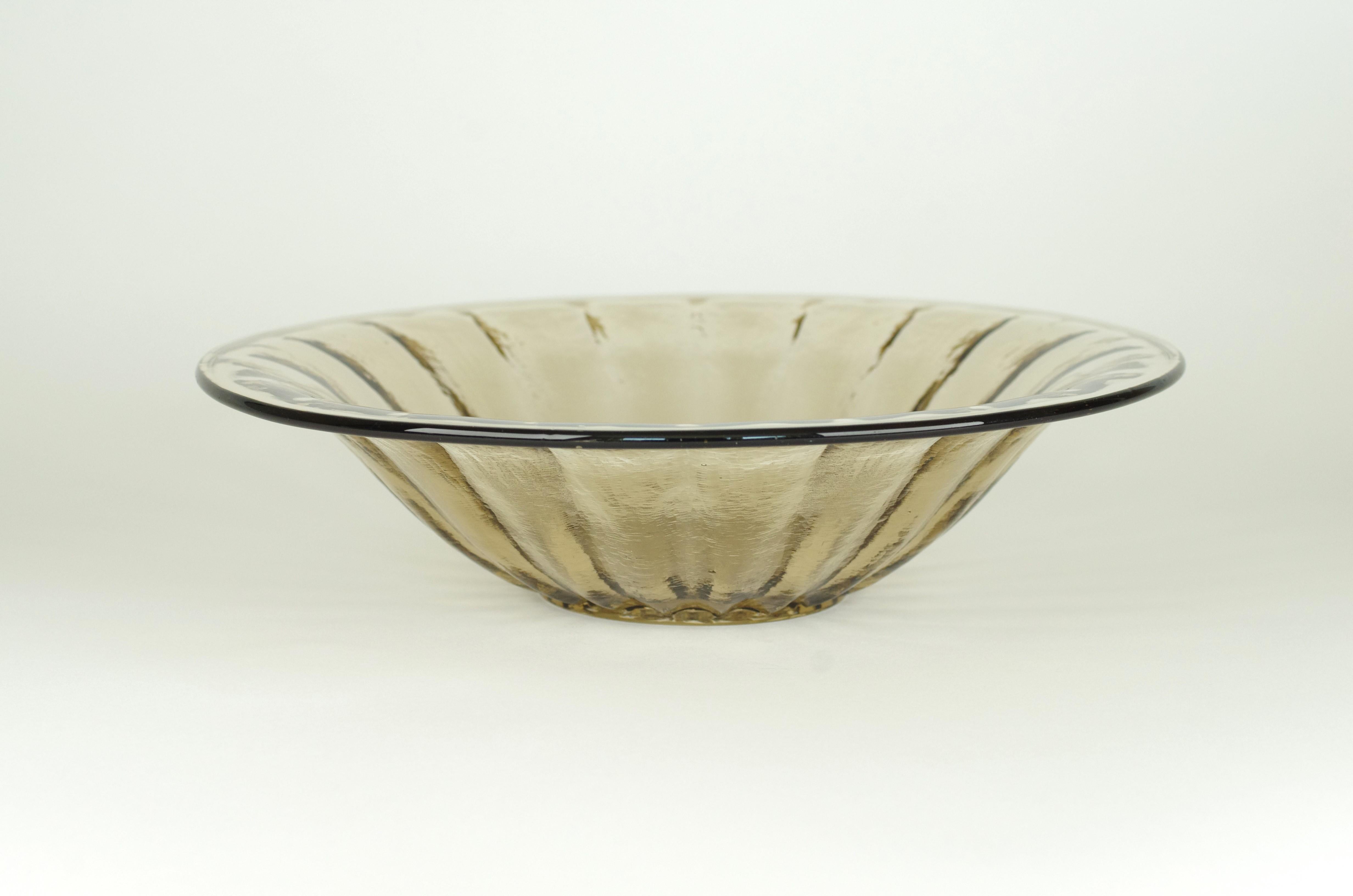 1935 Kristalunie Art Deco Glass Bowl by W.J. Rozendaal In Good Condition For Sale In MAASTRICHT, LI