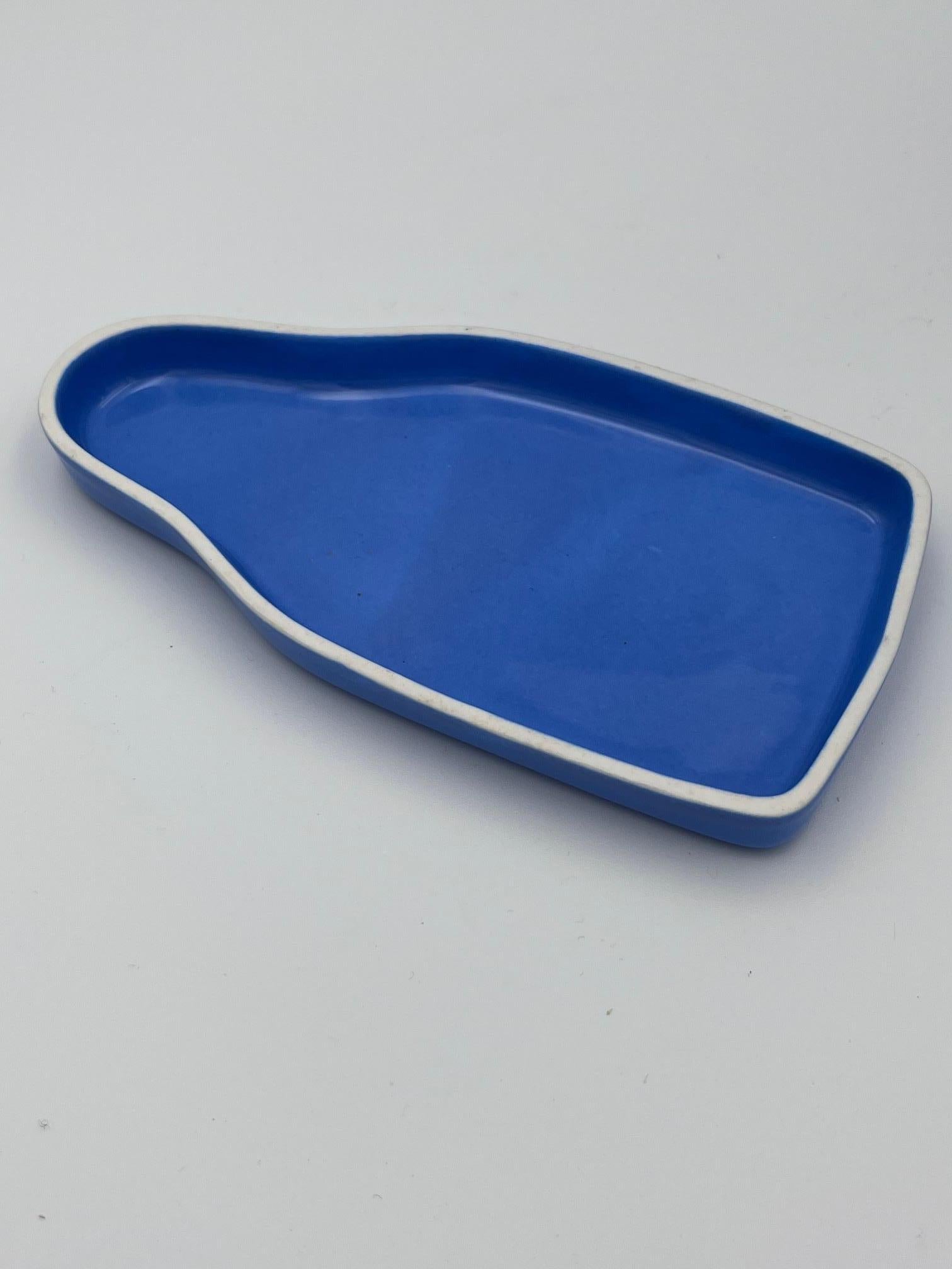 1935 Pristine Art Deco Blue Hall China Brocca da frigorifero in ceramica con coperchio in vendita 4