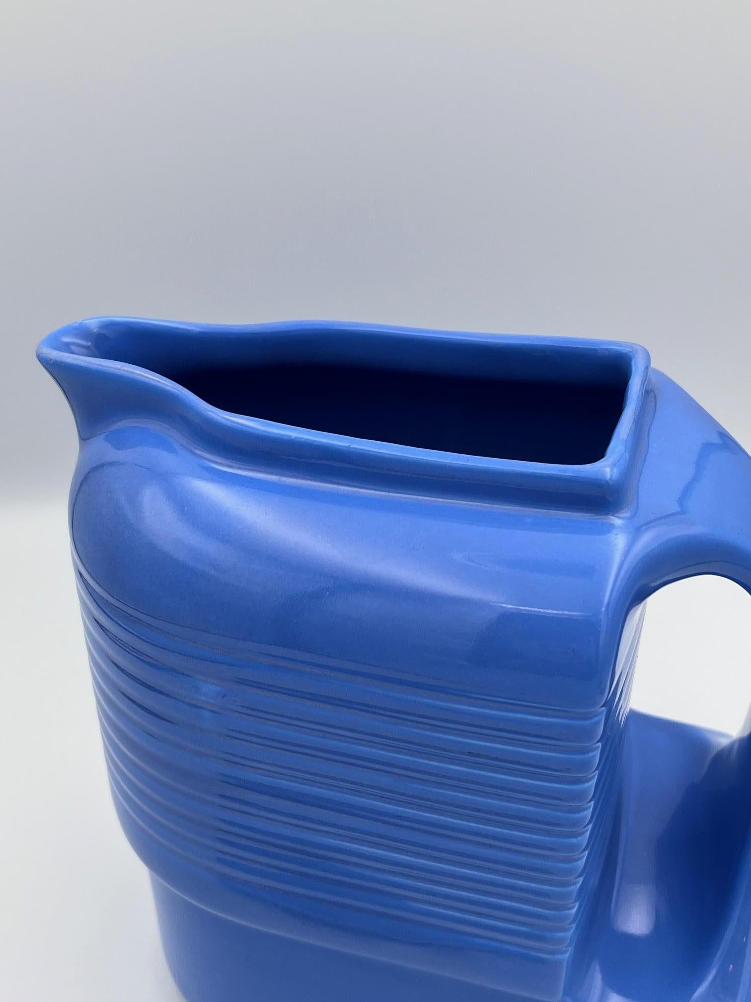 1935 Pristine Art Deco Blue Hall China Brocca da frigorifero in ceramica con coperchio in vendita 6