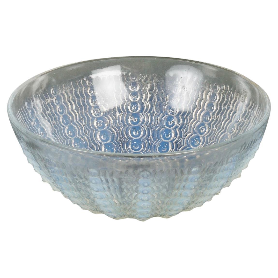 1935 Rene Lalique - Bowl Oursin Opalescent Glass For Sale