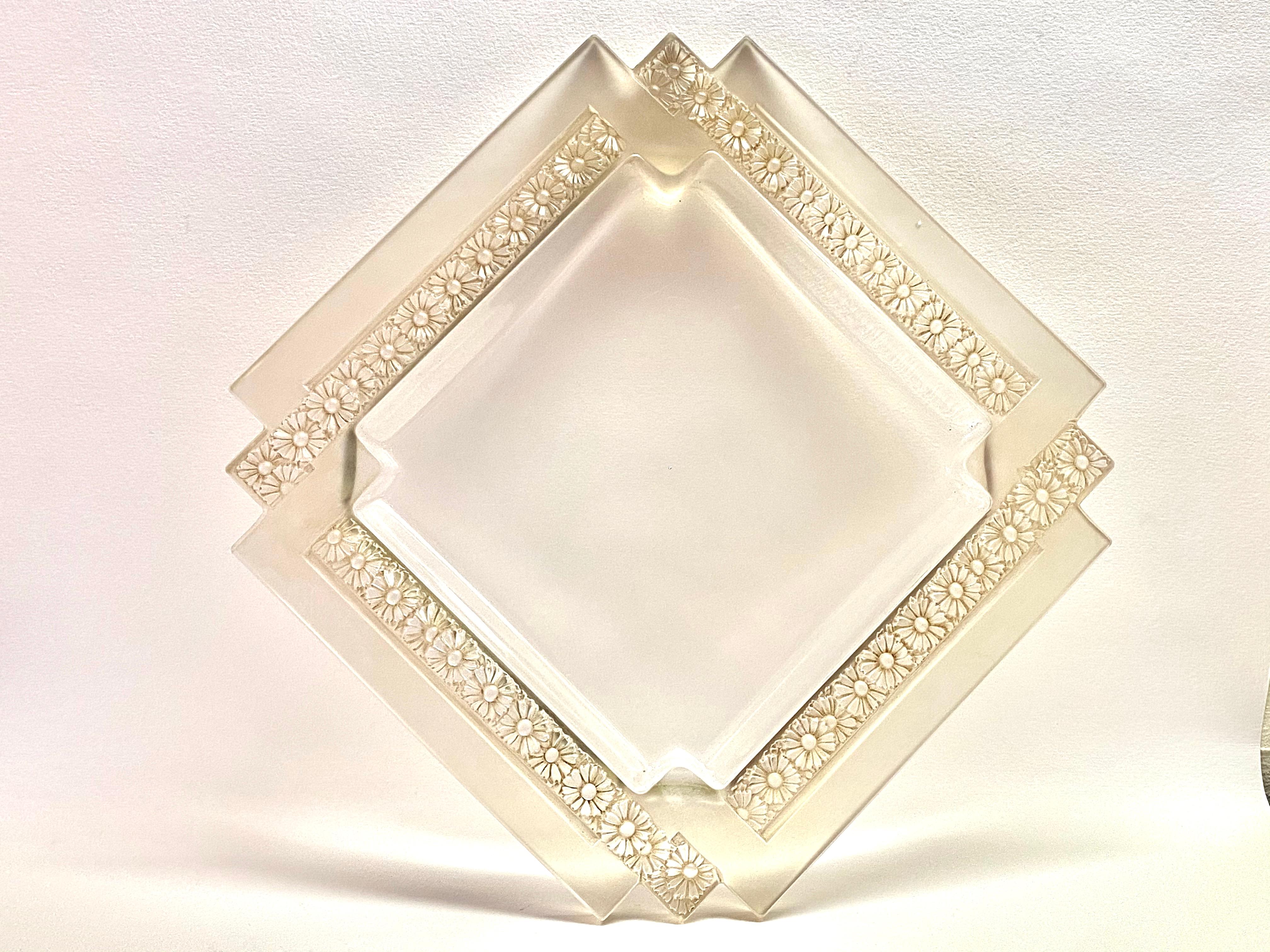 Art Deco 1935 René Lalique Paquerettes Plate Low Bowl Glass with Sepia Patina