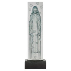 1935 René Lalique Statue Sainte Therese Glas mit blauer Patina Holzsockel